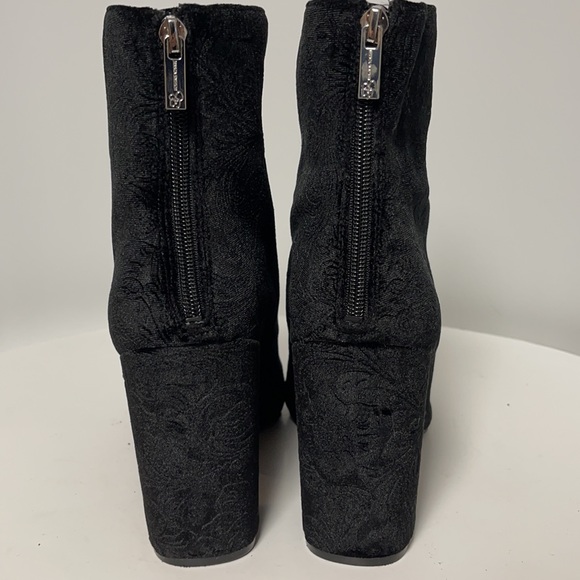 Jessica Simpson Aninada Velvet Embossed Block Heel Ankle Booties Size 9.5 Black - Picture 6 of 9